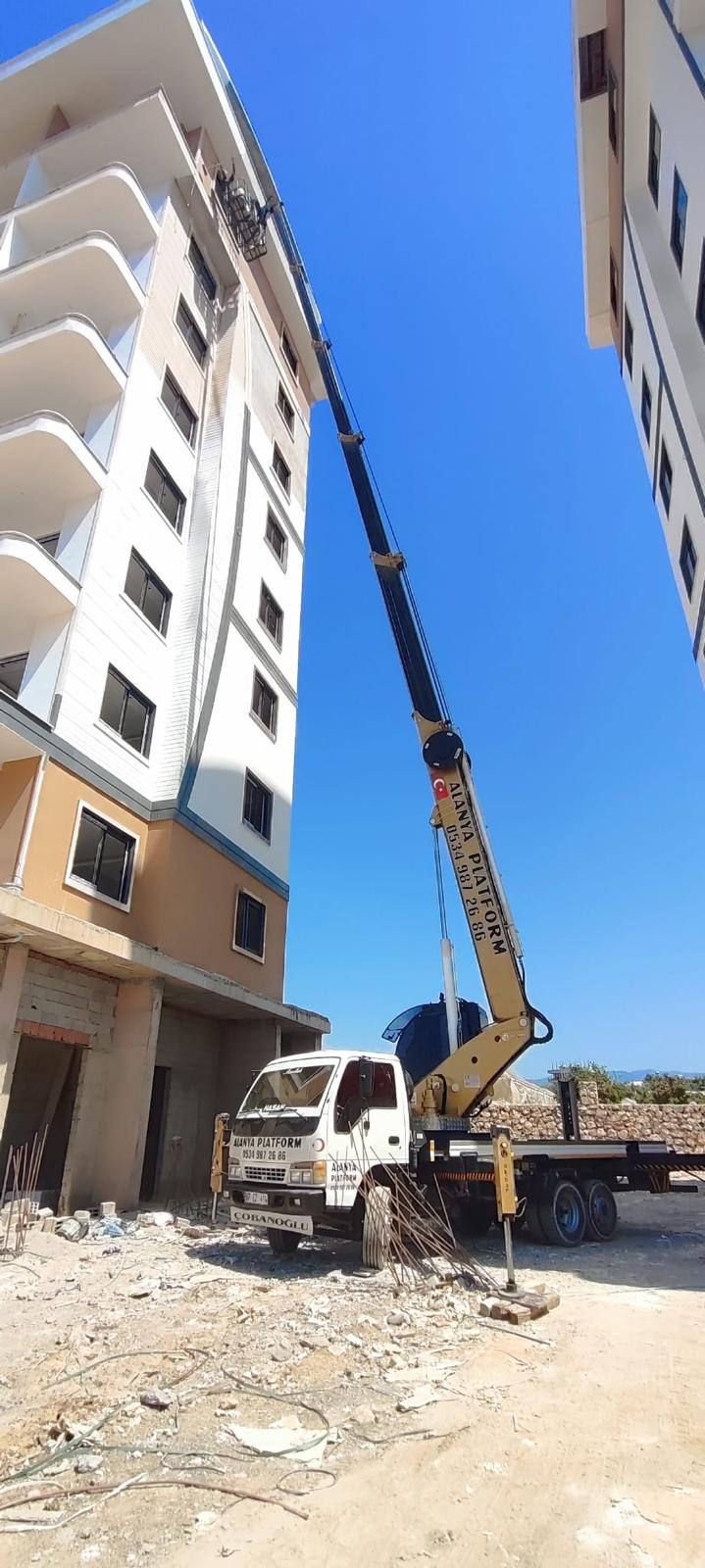 Alanya araç üstü platform kiralama - Şantiye blok dış cephe çalışması 30 metre